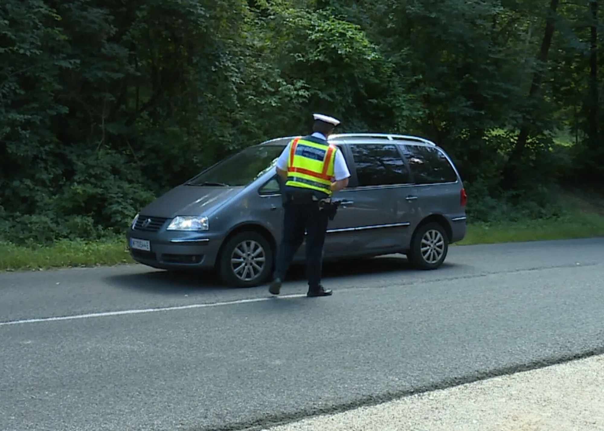 Vadriasztó sípokat osztottak a rendőrök